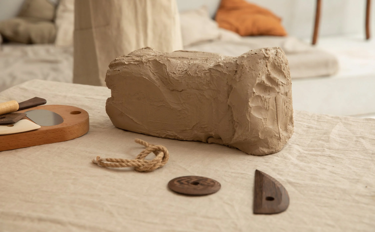 Read more about the article Pottery for Beginners: The 4 Main Types of Clay
