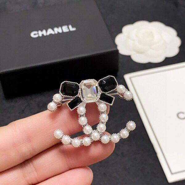 CHANELXiaoxiang New Chanel brooches are available at the counter at the same time.