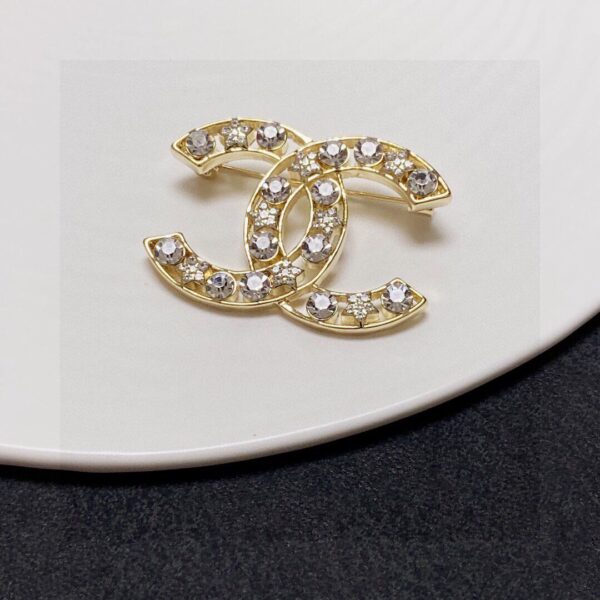 CHANELXiaoxiang New Chanel brooches are available at the counter at the same time.