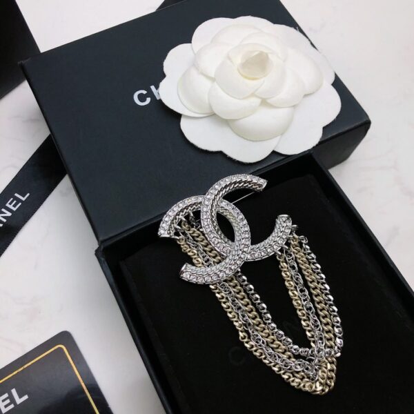 CHANELXiaoxiang New Chanel brooches are available at the counter at the same time.
