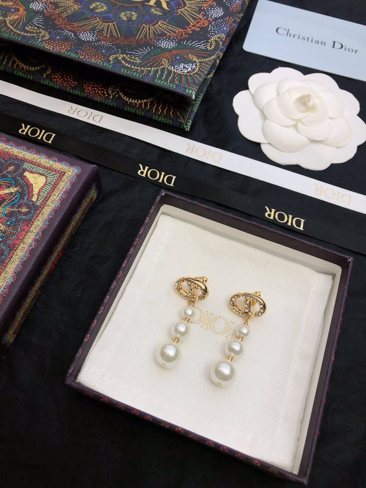 Dior letter earrings, same material, new elegant and elegant earrings, best-selling model