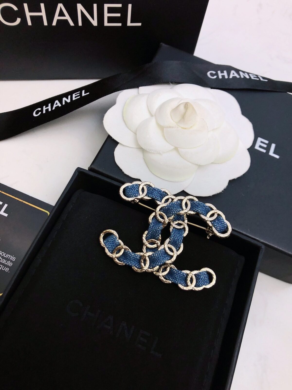 CHANELXiaoxiang New Chanel brooches are available at the counter at the same time.
