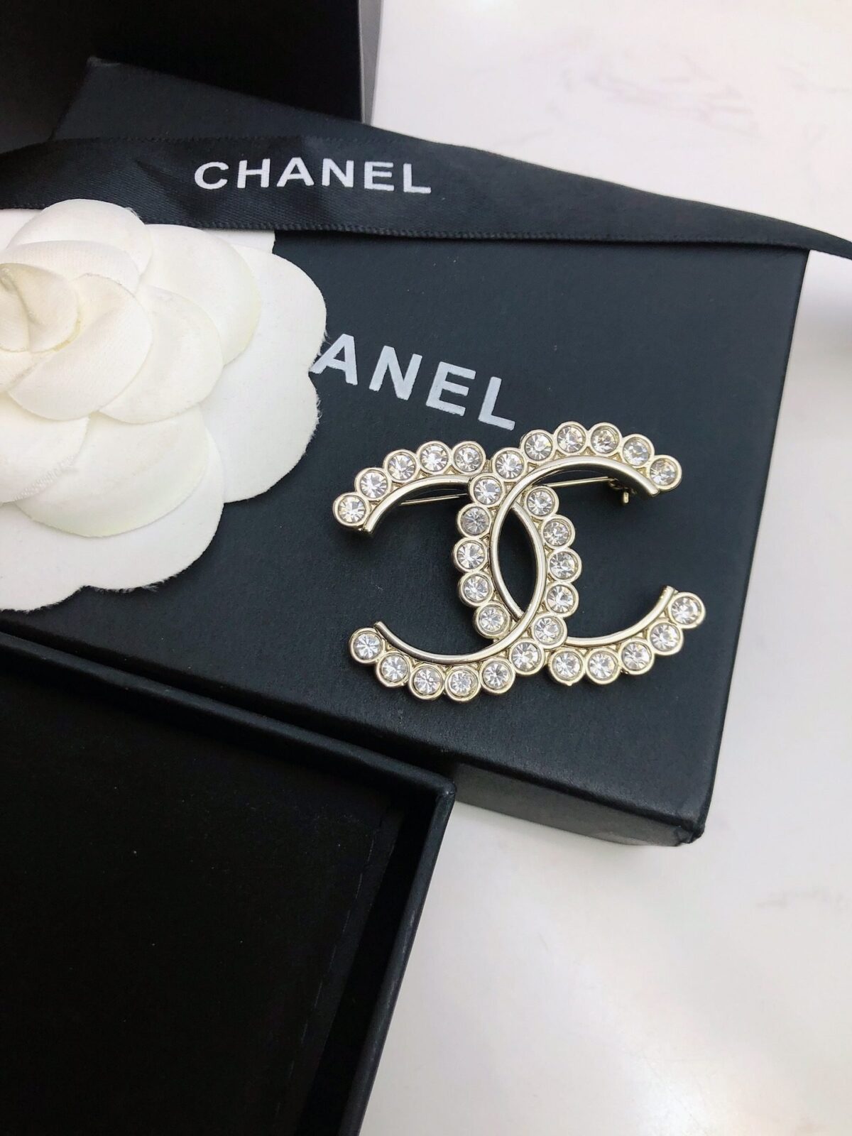 CHANELXiaoxiang New Chanel brooches are available at the counter at the same time.