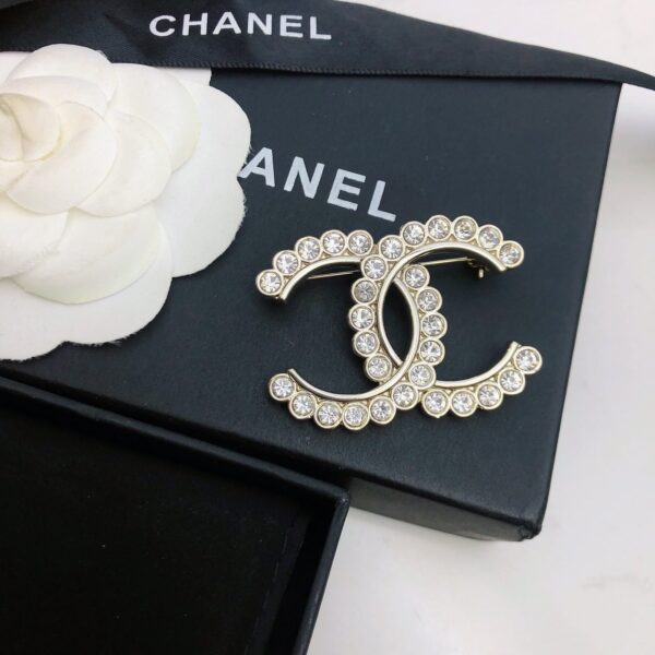 CHANELXiaoxiang New Chanel brooches are available at the counter at the same time.