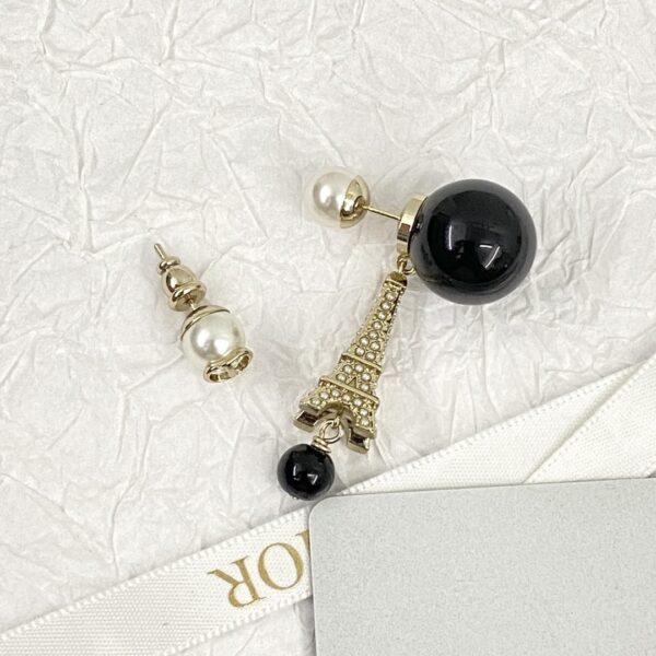 Dior letter earrings, same material, new elegant and elegant earrings, best-selling model