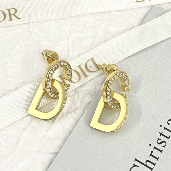 Dior letter earrings, same material, new elegant and elegant earrings, best-selling model