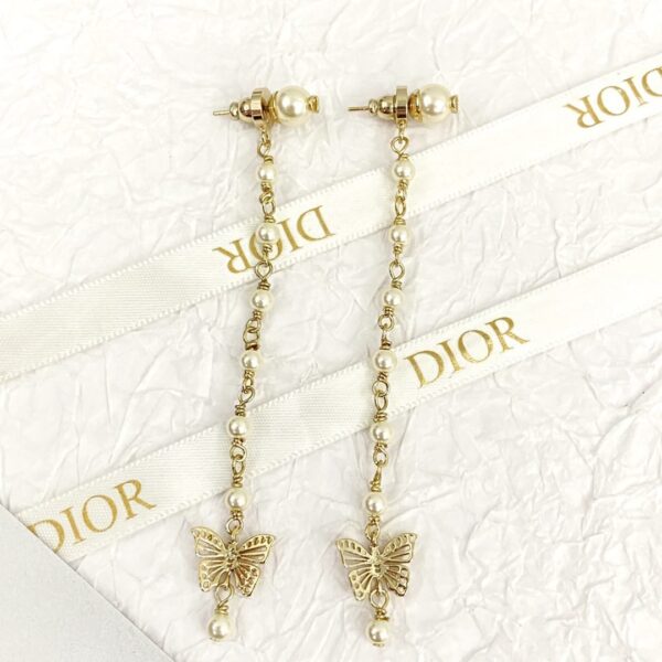 Dior letter earrings, same material, new elegant and elegant earrings, best-selling model