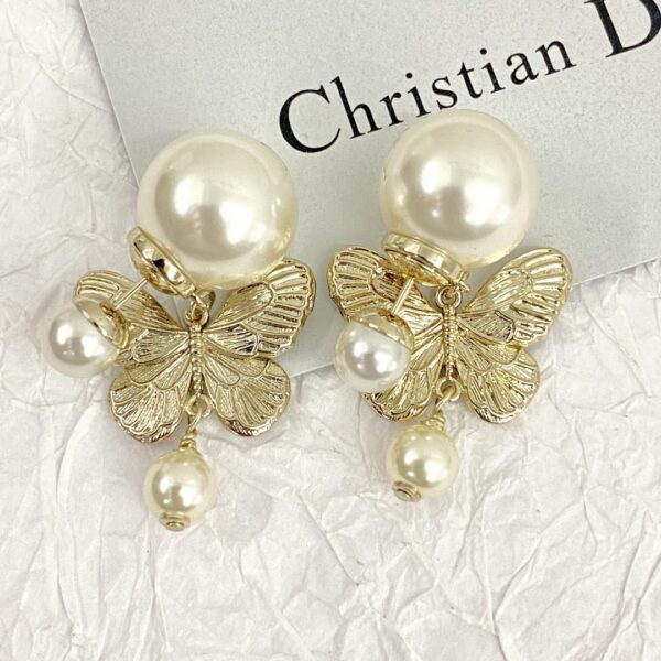 Dior letter earrings, same material, new elegant and elegant earrings, best-selling model