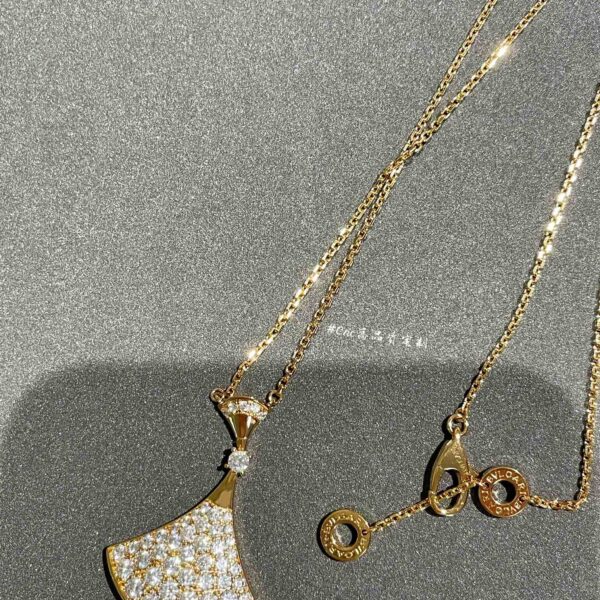 BV Large-sized  Necklace Set with Diamonds BVNT10