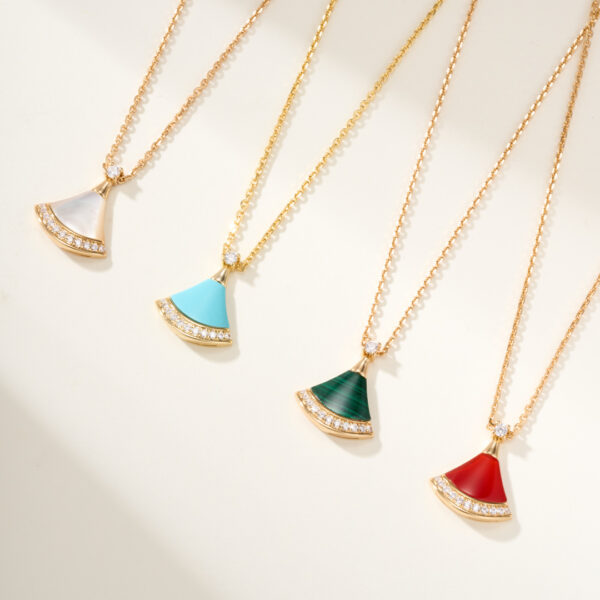 Divas small size diamond pendant BVNT03