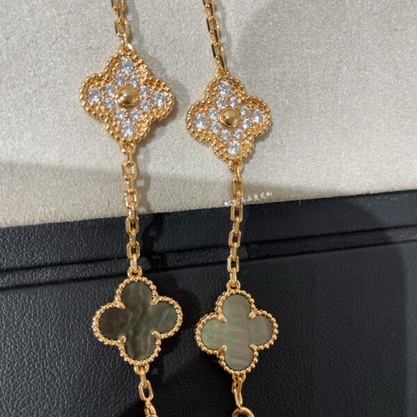 Vintage Alhambra bracelet with 5 flowers, gray color and diamonds