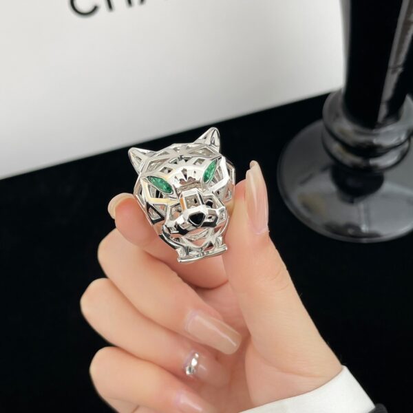 large leopard-shaped hollow ring