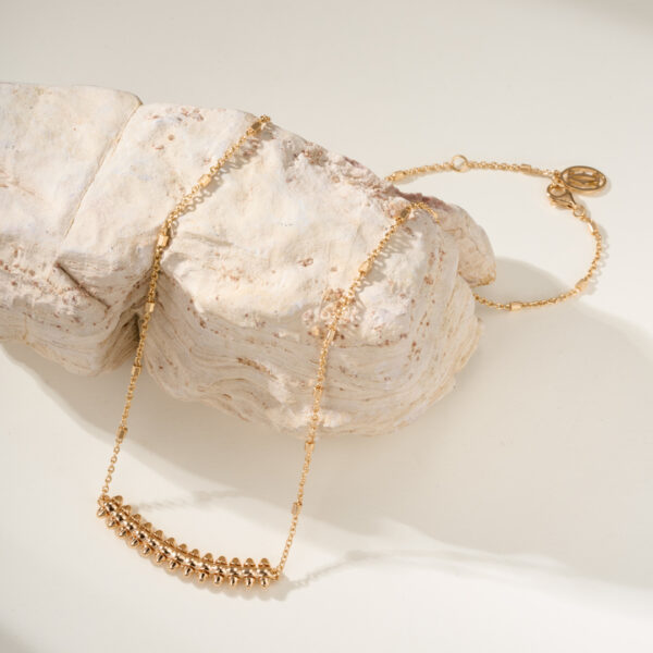 Clash de series of necklaces