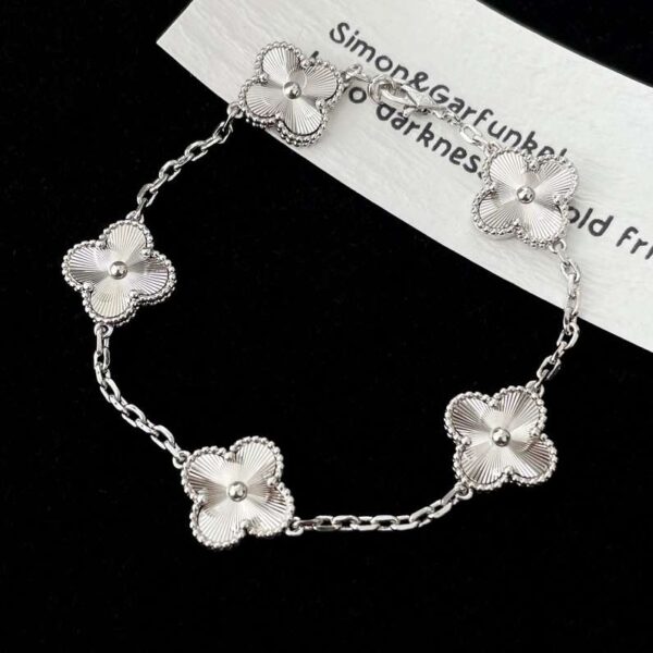 Five-petal flower engravings bracelet