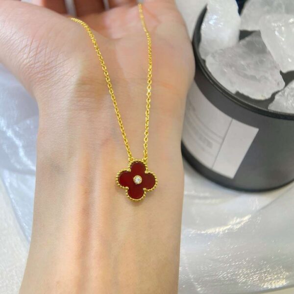 Classic single-stone diamond necklace
