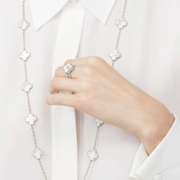 20-flower necklace