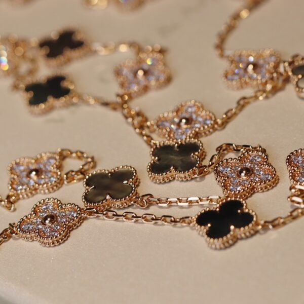 20 Flower Necklace