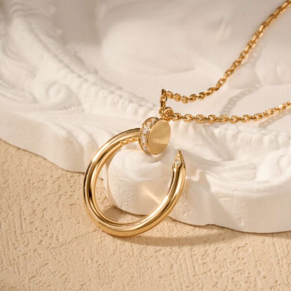Nail diamond necklace