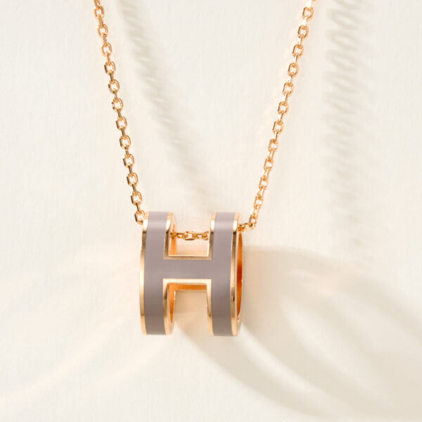 Classic pop H Flange Colorful Necklace