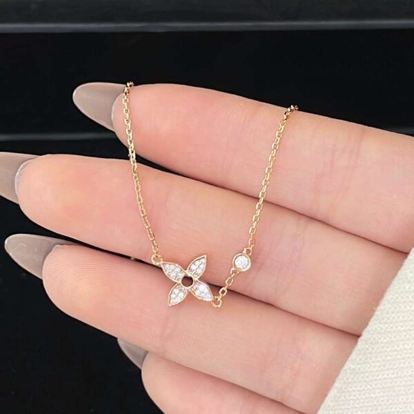 Blossom series full diamond diamond small necklace