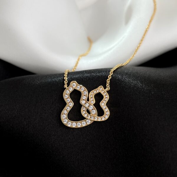Double gourd necklace with diamond
