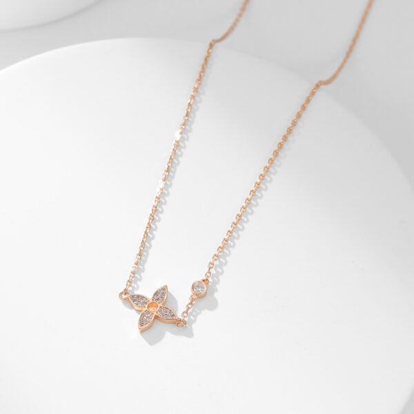 Blossom series full diamond diamond small necklace