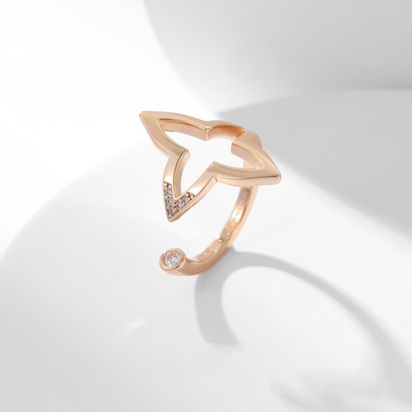 Four-pointed star design diamond ring